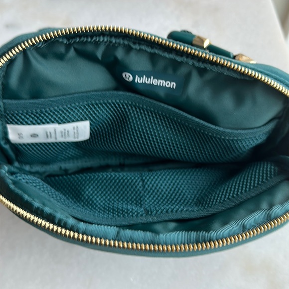 lululemon velour green belt bag! NWT. - Picture 3 of 3